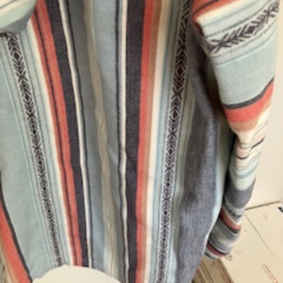 Women’s Faherty pullover - Picture 11 of 16